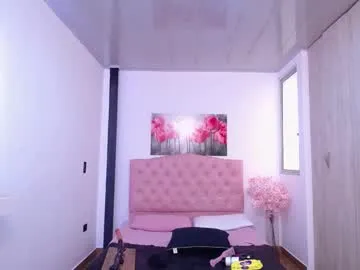 skyamber8v2 – webcam model profile photo Image 15