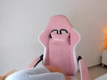 AureliyXXX – webcam model profile photo Image 13