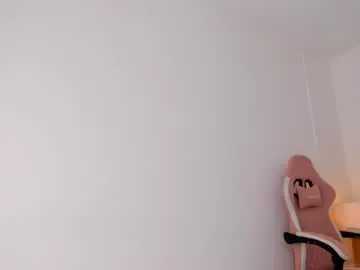 AureliyXXX – webcam model profile photo Image 3