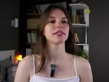 roouse – webcam model profile photo Image 8