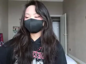 roouse – webcam model profile photo Image 15