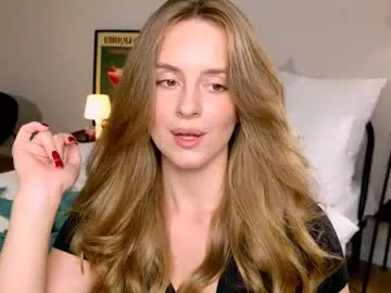 MistressLouUK – webcam model profile photo Image 4