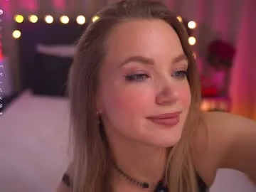 LoraDevine – webcam model profile photo Image 12