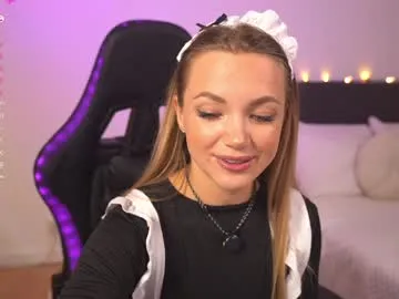 LoraDevine – webcam model profile photo Image 2