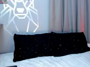 LoraDevine – webcam model profile photo Image 2