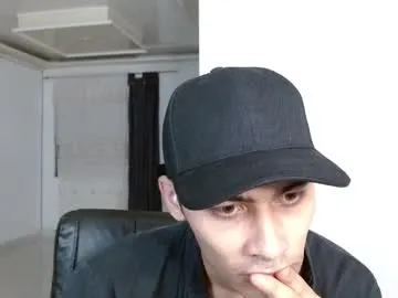 NoahCollins – webcam model profile photo Image 2