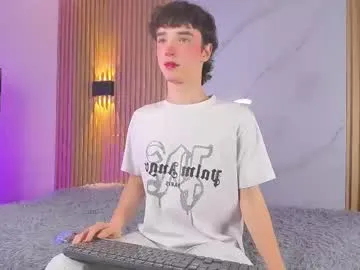 max04 – webcam model profile photo Image 18