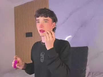 max04 – webcam model profile photo Image 8