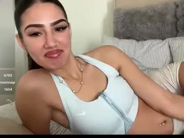 LoraDevine – webcam model profile photo Image 7