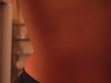 roouse – webcam model profile photo Image 5