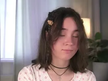 Silviyaa – webcam model profile photo Image 3