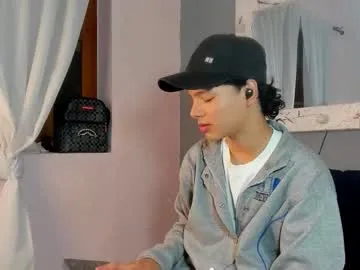 British_EmJess – webcam model profile photo Image 9