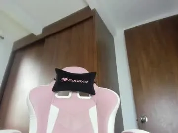 skyamber8v2 – webcam model profile photo Image 19