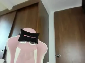 skyamber8v2 – webcam model profile photo Image 5