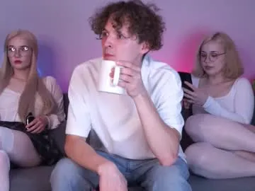 Sun-Moon – webcam model profile photo Image 8