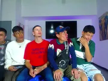 Lovvebirds – webcam model profile photo Image 14