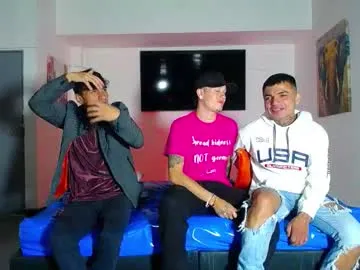 Lovvebirds – webcam model profile photo Image 15