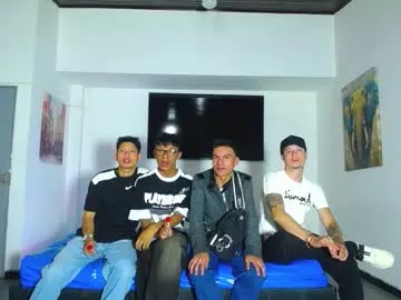 Lovvebirds – webcam model profile photo Image 17