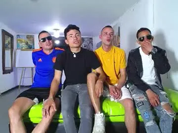 Lovvebirds – webcam model profile photo Image 2