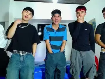 Lovvebirds – webcam model profile photo Image 4