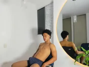 YU-KI00 – webcam model profile photo Image 13