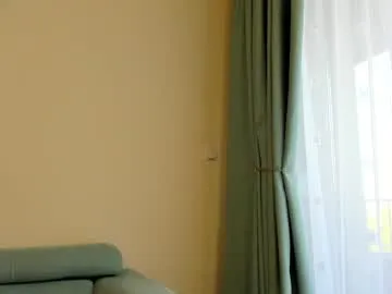 roouse – webcam model profile photo Image 6