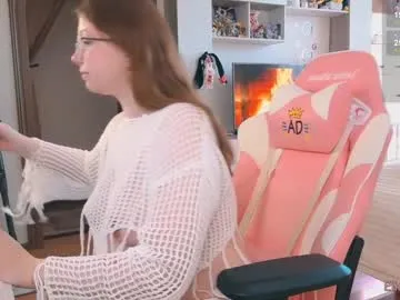 roouse – webcam model profile photo Image 11