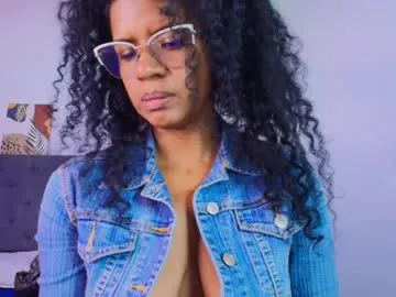 TraceyKalani – webcam model profile photo Image 11