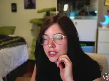 LoraDevine – webcam model profile photo Image 2