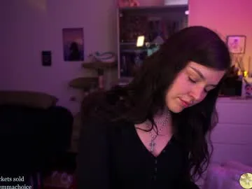 LoraDevine – webcam model profile photo Image 9