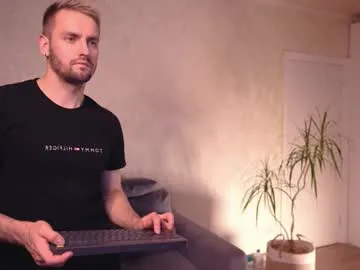 enjohnny – webcam model profile photo Image 15