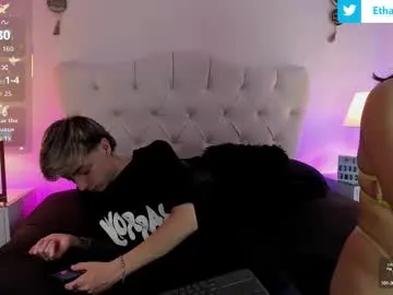 HotFox23 – webcam model profile photo Image 12