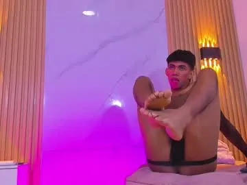 max04 – webcam model profile photo Image 11