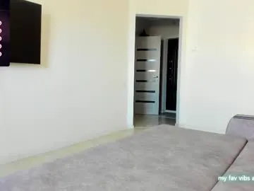 LoraDevine – webcam model profile photo Image 18