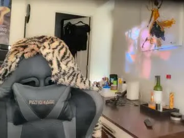 AmbeerLie – webcam model profile photo Image 5