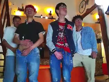 Lovvebirds – webcam model profile photo Image 11