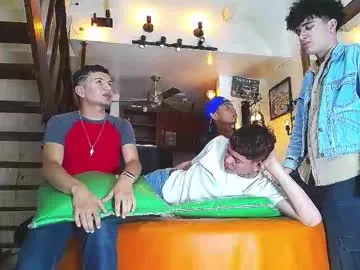 Lovvebirds – webcam model profile photo Image 16