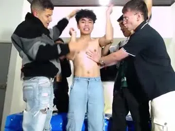 Lovvebirds – webcam model profile photo Image 2