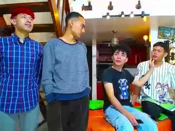 Lovvebirds – webcam model profile photo Image 8