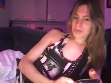 UKRaunchyRobyn – webcam model profile photo Image 12