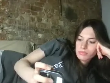 UKRaunchyRobyn – webcam model profile photo Image 15