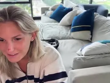 BlondeScarlettx – webcam model profile photo Image 3