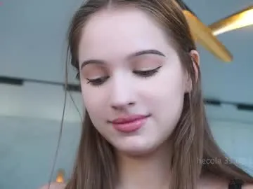 KarinaRouge – webcam model profile photo Image 12