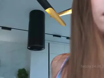 KarinaRouge – webcam model profile photo Image 5