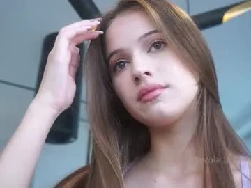 KarinaRouge – webcam model profile photo Image 9