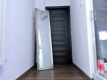 roouse – webcam model profile photo Image 14