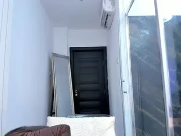 roouse – webcam model profile photo Image 19