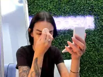 roouse – webcam model profile photo Image 5