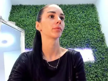 roouse – webcam model profile photo Image 6