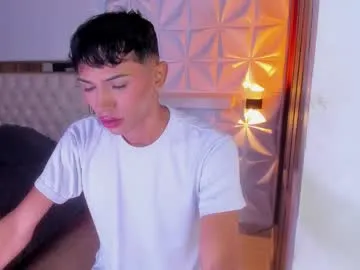 max04 – webcam model profile photo Image 4